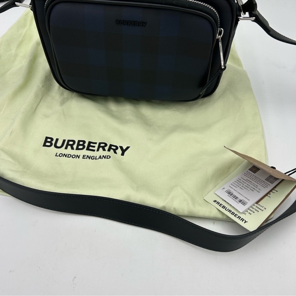 Men’s Burberry check messenger bag in navy blue. Adjustable shoulder strap NWT. - Picture 3 of 15
